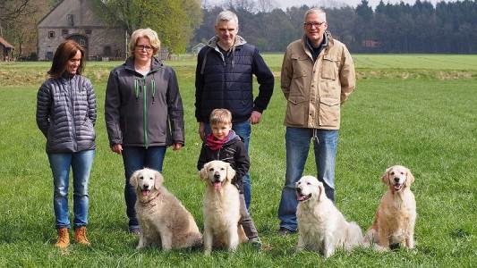 Jula mit ihren Kindern Amy, Magic und Smilla