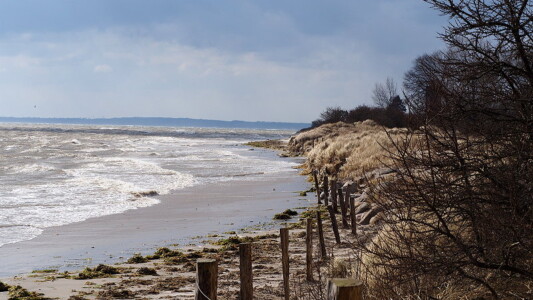 der Strand von Pelzerhaken ist überflutet